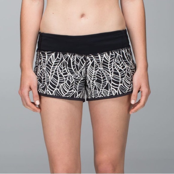 Lululemon Run: Speed Short *2-way Stretch Size 6 - Picture 2 of 5